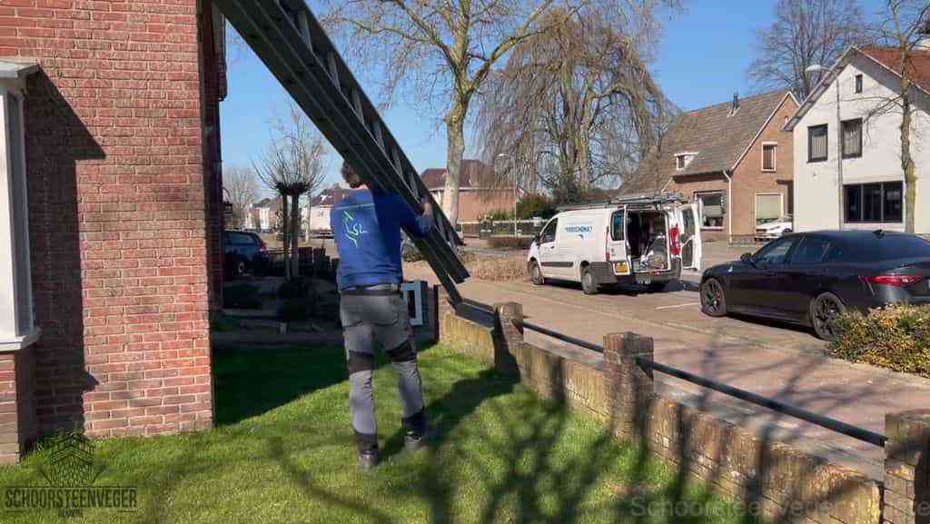 Schoorsteen onderhoud Almere ladder bus